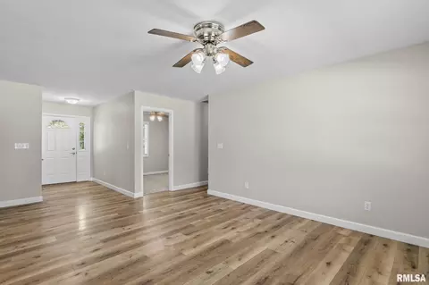 Living - 317 E Kimble St, Springfield, IL 62703 photo 2 of 4