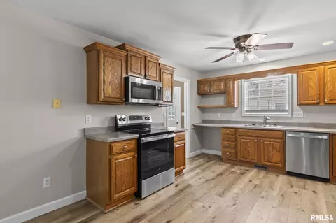 Kitchen - 317 E Kimble St, Springfield, IL 62703 photo 2 of 2