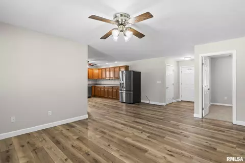 Living - 317 E Kimble St, Springfield, IL 62703 photo 3 of 4