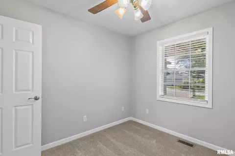 Bedroom - 317 E Kimble St, Springfield, IL 62703 photo 4 of 9