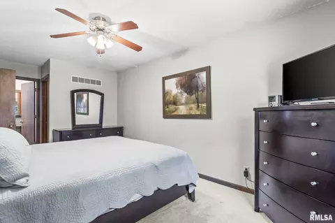 Bedroom - 155 Exmore Dr, Springfield, IL 62704 photo 1 of 10