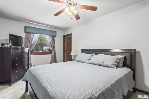 Bedroom - 155 Exmore Dr, Springfield, IL 62704 photo 2 of 10
