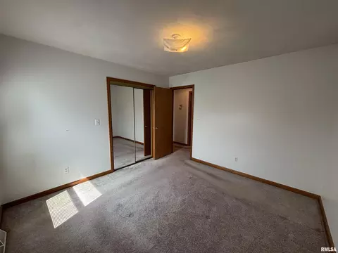 Bedroom - 2905 Rend Dr, Springfield, IL 62707 photo 4 of 6