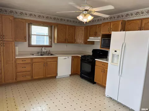 Kitchen - 2905 Rend Dr, Springfield, IL 62707 photo 1 of 2