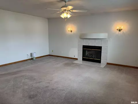 Living - 2905 Rend Dr, Springfield, IL 62707 photo 1 of 2