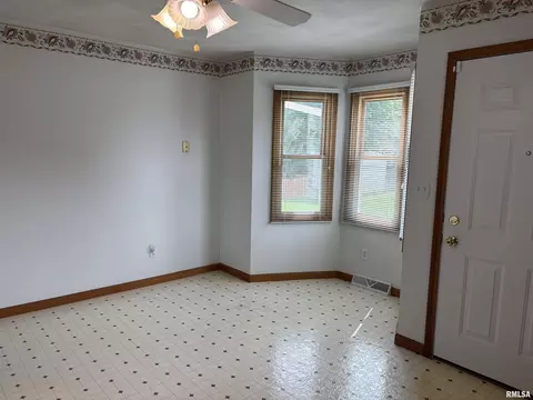 Living - 2905 Rend Dr, Springfield, IL 62707 photo 2 of 2