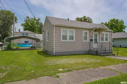 218 S Sheridan St, Lincoln, IL 62656