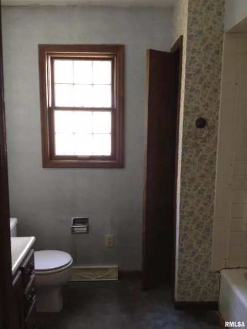 215 N State St, Springfield, IL 62702 photo 6