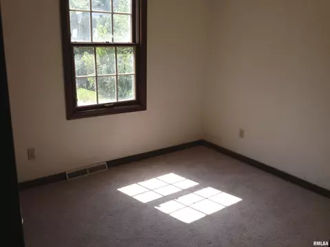 215 N State St, Springfield, IL 62702 photo 5
