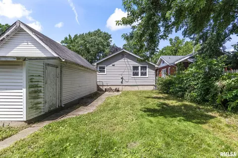 Exterior - 1904 S College St, Springfield, IL 62704 photo 4 of 5