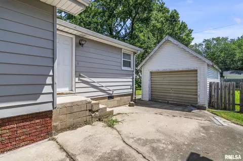 Exterior - 1904 S College St, Springfield, IL 62704 photo 1 of 5
