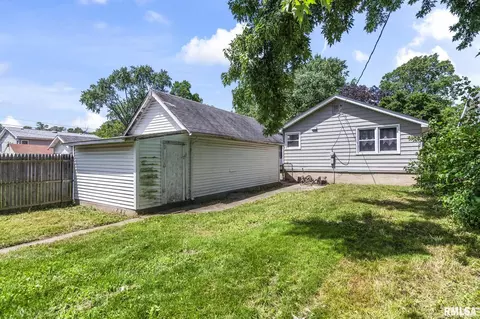 Exterior - 1904 S College St, Springfield, IL 62704 photo 3 of 5