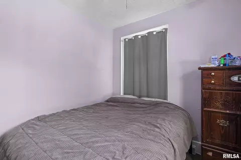 Bedroom - 1904 S College St, Springfield, IL 62704 photo 6 of 7