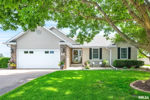 3063 Winchester Cir, Galesburg, IL 61401