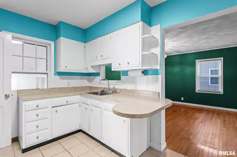 Kitchen - 3219 Butler St, Springfield, IL 62703 photo 1 of 3