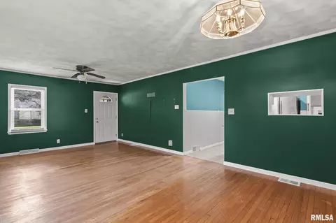 Living - 3219 Butler St, Springfield, IL 62703 photo 1 of 4