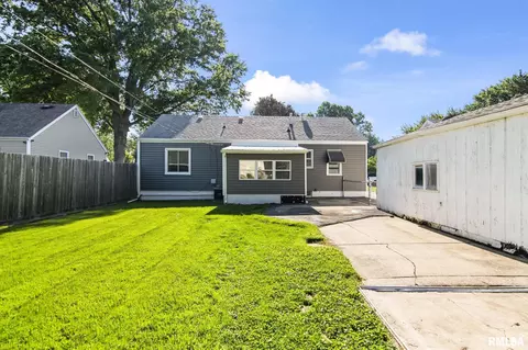 Exterior - 3219 Butler St, Springfield, IL 62703 photo 4 of 7