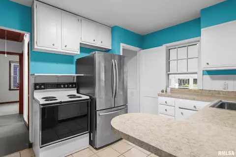 Kitchen - 3219 Butler St, Springfield, IL 62703 photo 2 of 3