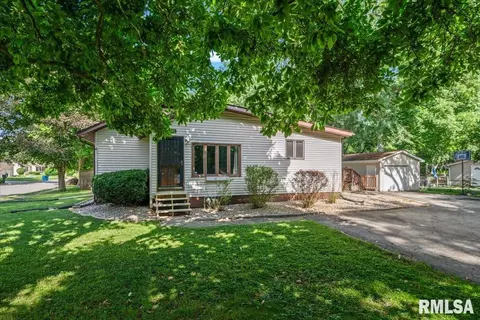 5771 N Cotton Hill Rd, Springfield, IL 62703