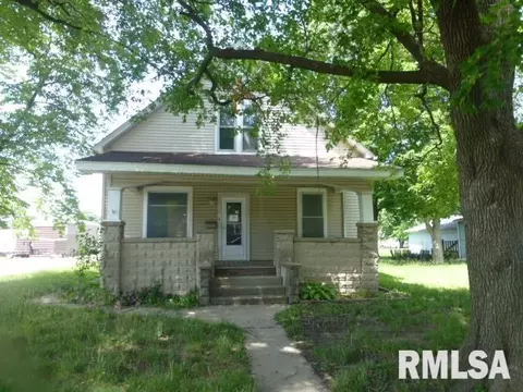 121 E Fortune St, Virden, IL 62690