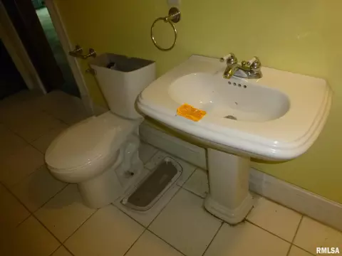 Bath - 121 E Fortune St, Virden, IL 62690 photo 2 of 2