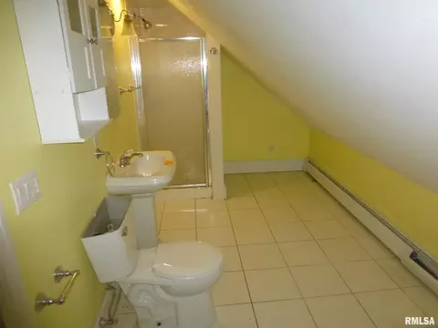 Bath - 121 E Fortune St, Virden, IL 62690 photo 1 of 2