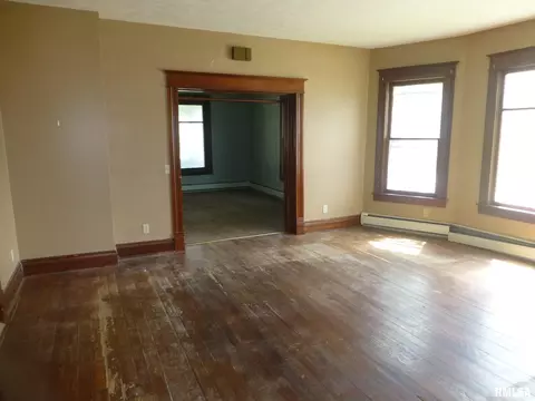 Living - 121 E Fortune St, Virden, IL 62690 photo 3 of 5