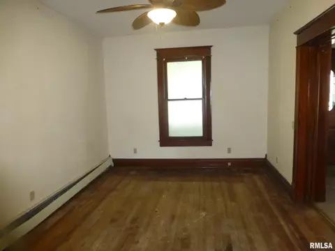 Living - 121 E Fortune St, Virden, IL 62690 photo 5 of 5