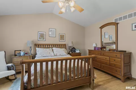Bedroom - 3549 Benbrook Dr, Springfield, IL 62711 photo 3 of 9