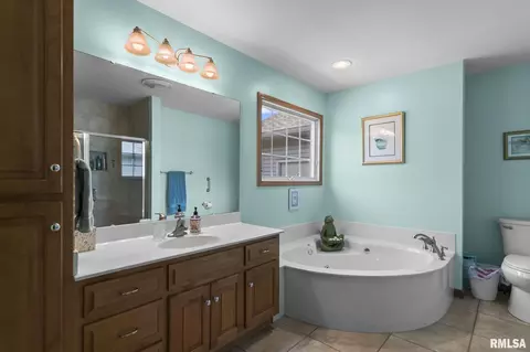 Bath - 3549 Benbrook Dr, Springfield, IL 62711 photo 1 of 5