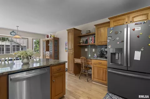 Kitchen - 3549 Benbrook Dr, Springfield, IL 62711 photo 3 of 4