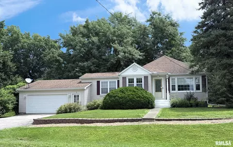 109 S State St, Henderson, IL 61439