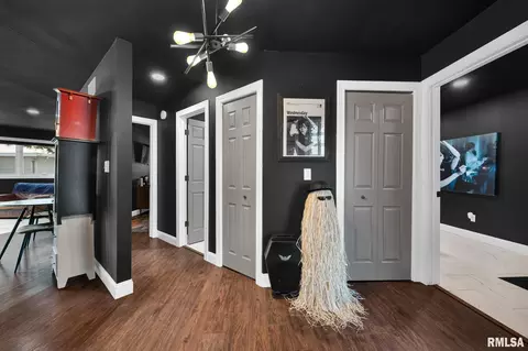 Entry Way - 110 Edgar St, Lincoln, IL 62656 photo 2 of 6