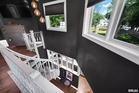 Entry Way - 110 Edgar St, Lincoln, IL 62656 photo 5 of 6