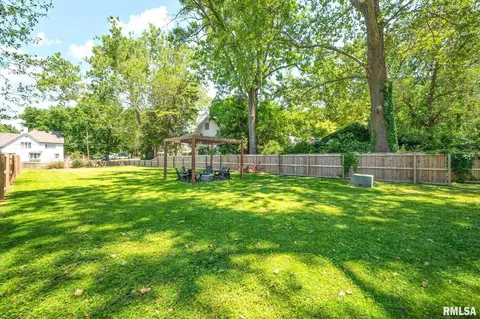 Exterior - 110 Edgar St, Lincoln, IL 62656 photo 6 of 9
