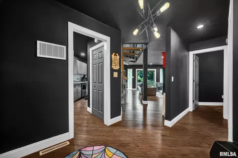 Entry Way - 110 Edgar St, Lincoln, IL 62656 photo 1 of 6