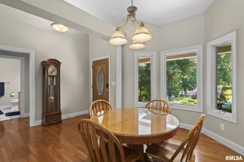 Dining - 2450 Old Beardstown Rd, Springfield, IL 62702 photo 1 of 3