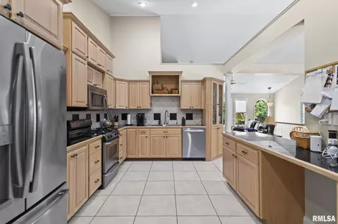 Kitchen - 2450 Old Beardstown Rd, Springfield, IL 62702 photo 1 of 4