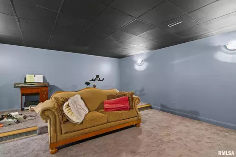 Bedroom - 2450 Old Beardstown Rd, Springfield, IL 62702 photo 8 of 10