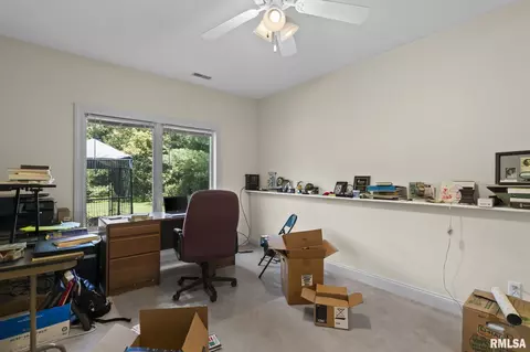 Bedroom - 2450 Old Beardstown Rd, Springfield, IL 62702 photo 9 of 10