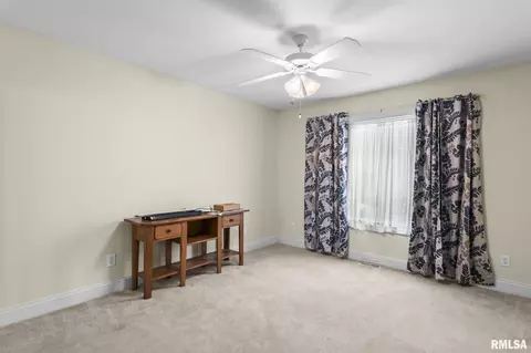 Bedroom - 2450 Old Beardstown Rd, Springfield, IL 62702 photo 5 of 10