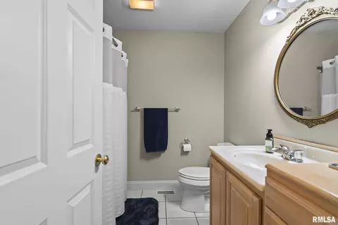 Bath - 2450 Old Beardstown Rd, Springfield, IL 62702 photo 2 of 3