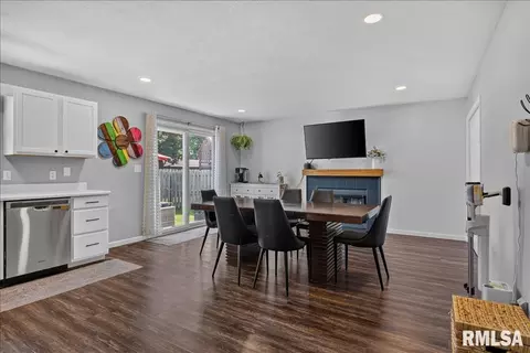 3824 Viking Blvd, Springfield, IL 62712 photo 8