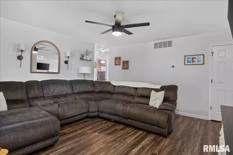 3824 Viking Blvd, Springfield, IL 62712 photo 4