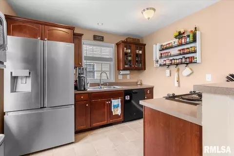 Kitchen - 2919 Meadowbrook Rd, Springfield, IL 62711 photo 1 of 1
