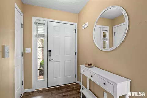 Entry Way - 2919 Meadowbrook Rd, Springfield, IL 62711 photo 3 of 3