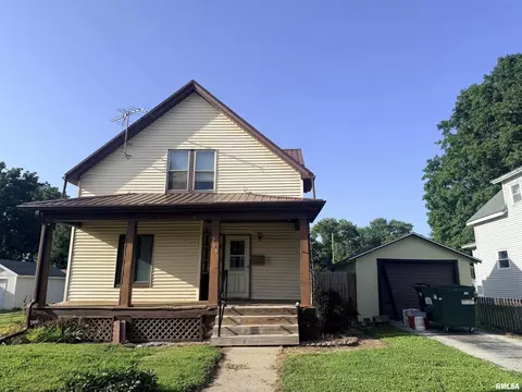 209 W Chestnut St, Mount Sterling, IL 62353