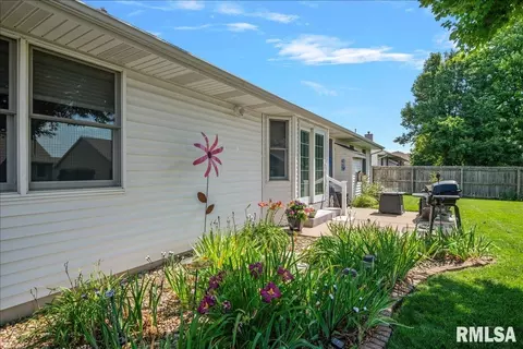 Exterior - 3904 Huxley Dr, Springfield, IL 62711 photo 3 of 6