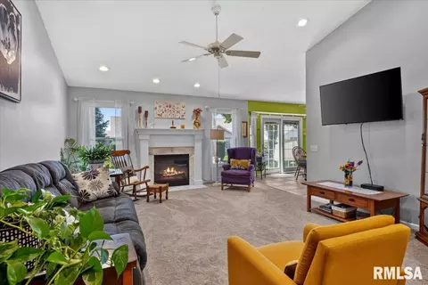 Living - 3904 Huxley Dr, Springfield, IL 62711 photo 1 of 2