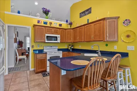 Kitchen - 3904 Huxley Dr, Springfield, IL 62711 photo 3 of 4